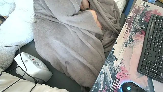 Snapshot of CeriseLapine chatting on February 19, 9:50 am CeriseLapine online show from February 19, 9:50 am