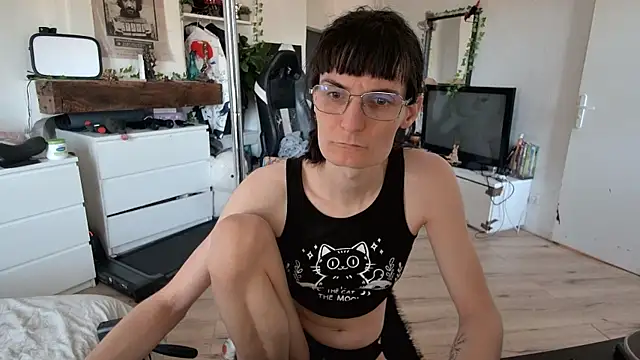 Snapshot of CeriseLapine chatting on November 3, 9:24 am CeriseLapine online show from November 3, 9:24 am