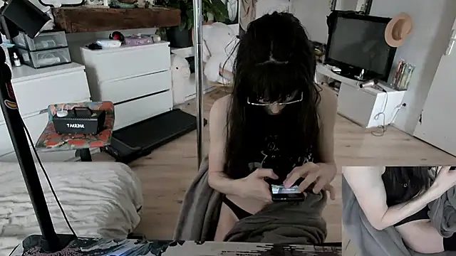 CeriseLapine online show from December 21, 11:01 am