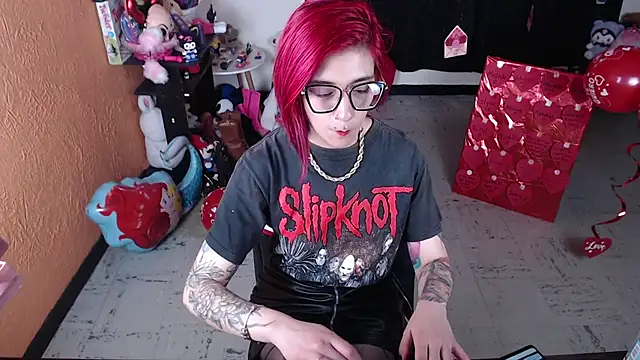 Snapshot of MissMiia2 chatting on February 18, 6:47 pm MissMiia2 online show from February 18, 6:47 pm