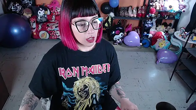 Snapshot of MissMiia2 chatting on October 12, 2:18 pm MissMiia2 online show from October 12, 2:18 pm