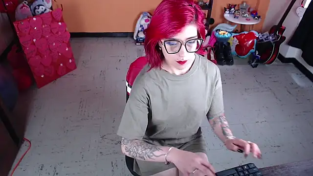 Snapshot of MissMiia2 chatting on March 3, 1:01 pm MissMiia2 online show from March 3, 1:01 pm