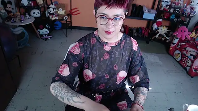MissMiia2 online show from May 15, 2:15 pm