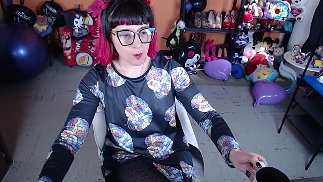 Snapshot of MissMiia2 chatting on October 14, 2:50 pm MissMiia2 online show from October 14, 2:50 pm