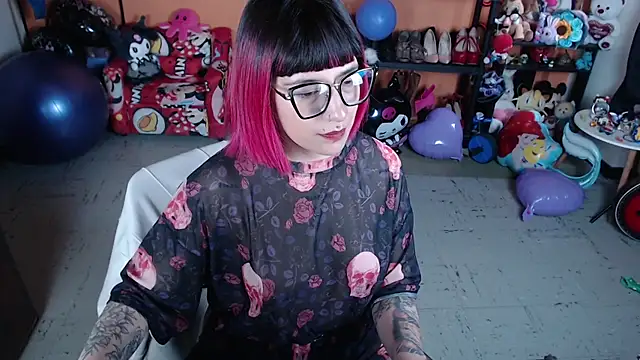 Snapshot of MissMiia2 chatting on October 10, 2:51 pm MissMiia2 online show from October 10, 2:51 pm