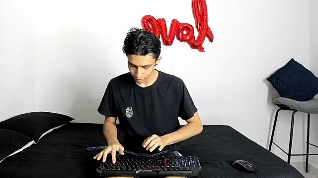 evanscollins online show from October 18, 8:11 pm