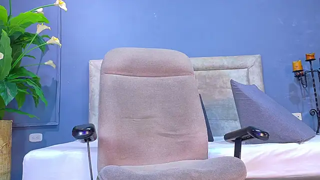 Snapshot of Iker_bigdick chatting on November 22, 7:35 pm Iker bigdick online show from November 22, 7:35 pm