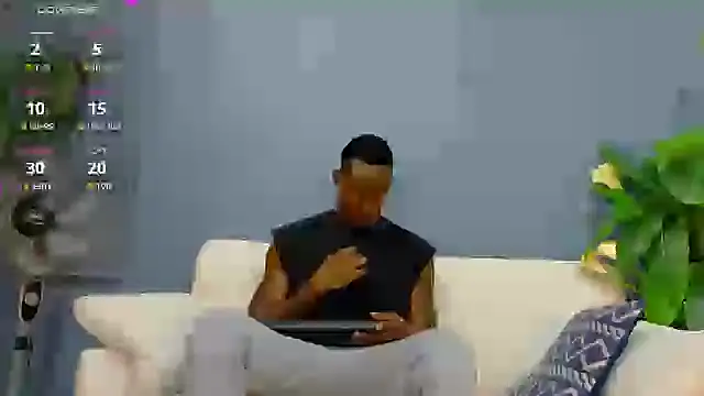 Snapshot of Iker_bigdick chatting on September 20, 4:12 pm Iker bigdick online show from September 20, 4:12 pm