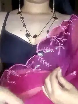 Snapshot of Indianhyna chatting on February 14, 4:09 pm Indianhyna online show from February 14, 4:09 pm