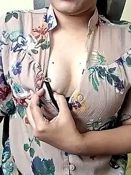 Snapshot of Indianhyna chatting on October 13, 6:59 am Indianhyna online show from October 13, 6:59 am