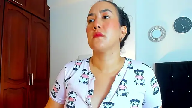 kathyajhonss online show from April 10, 10:28 pm