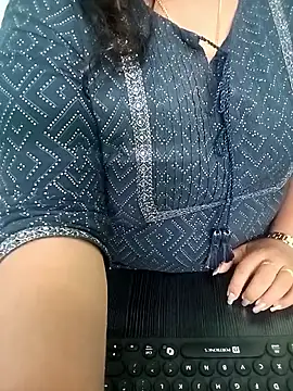 Snapshot of your-sameera chatting on January 17, 6:28 am your-sameera online show from January 17, 6:28 am