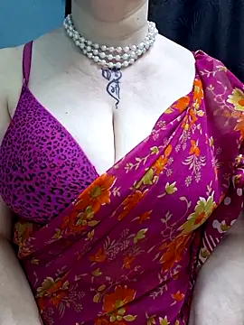 Snapshot of Raja_Ranii chatting on May 13, 3:52 pm Raja Ranii online show from May 13, 3:52 pm