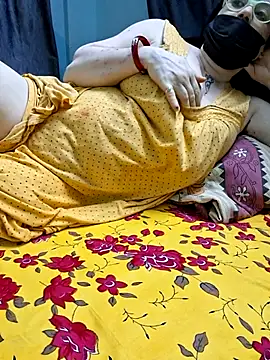 Snapshot of Raja_Ranii chatting on October 31, 5:20 pm Raja Ranii online show from October 31, 5:20 pm