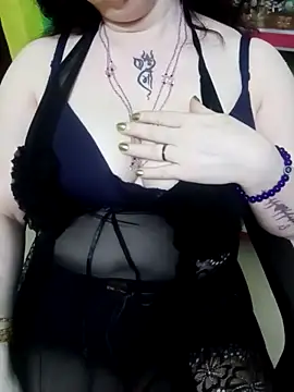 Snapshot of Raja_Ranii chatting on February 17, 11:33 pm Raja Ranii online show from February 17, 11:33 pm