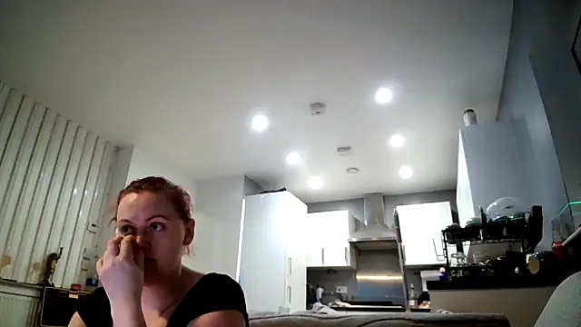 Snapshot of DynamicDuo_oxo chatting on December 12, 9:15 pm DynamicDuo oxo online show from December 12, 9:15 pm