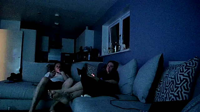 Snapshot of DynamicDuo_oxo chatting on December 8, 8:04 pm DynamicDuo oxo online show from December 8, 8:04 pm