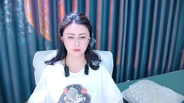 Snapshot of Daisy7_11 chatting on November 1, 12:32 pm Daisy7 11 online show from November 1, 12:32 pm