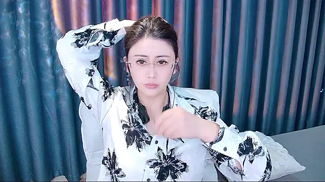 Snapshot of Daisy7_11 chatting on November 8, 1:14 pm Daisy7 11 online show from November 8, 1:14 pm