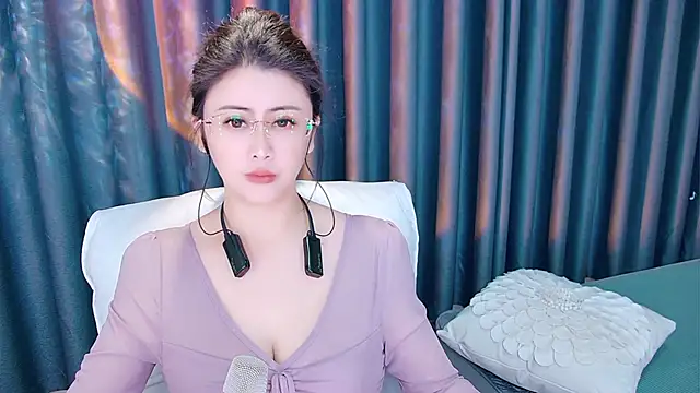 Snapshot of Daisy7_11 chatting on October 29, 10:36 am Daisy7 11 online show from October 29, 10:36 am