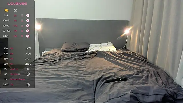 jesssicamooon online show from December 4, 7:35 pm