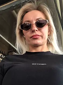 Diamond Bunny  online show from March 18, 11:22 am