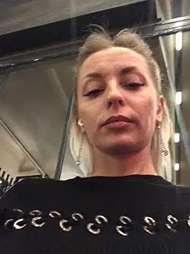 Diamond Bunny  online show from March 21, 4:51 pm