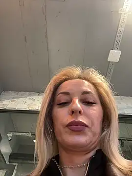 Diamond Bunny  online show from March 24, 3:01 pm