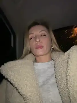 Diamond Bunny  online show from February 25, 4:18 pm