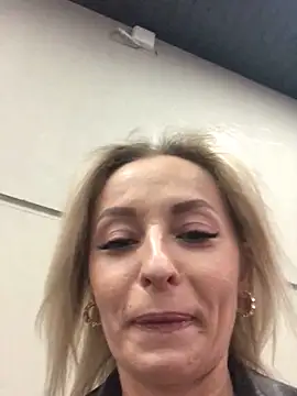 Diamond Bunny  online show from October 25, 3:12 pm