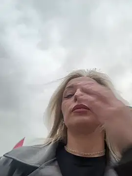 Diamond Bunny  online show from February 16, 3:10 pm