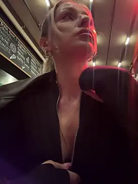 Diamond Bunny  online show from February 2, 3:55 pm