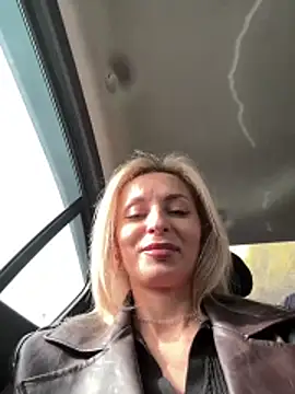 Diamond Bunny  online show from March 22, 1:23 pm