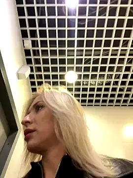 Diamond Bunny  online show from December 16, 12:53 pm