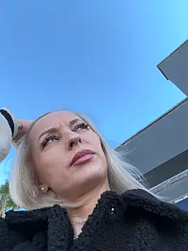 Diamond Bunny  online show from March 10, 1:59 pm