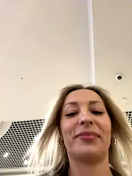 Diamond Bunny  online show from November 17, 3:05 pm