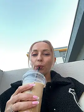 Diamond Bunny  online show from March 9, 3:48 pm