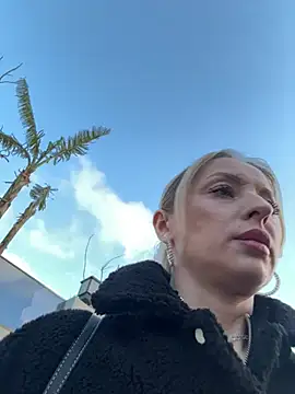 Diamond Bunny  online show from February 12, 3:01 pm