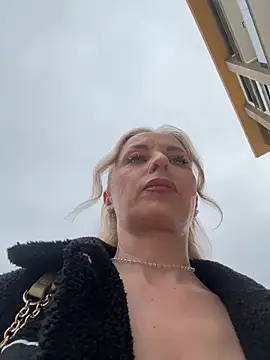 Diamond Bunny  online show from April 16, 3:13 pm