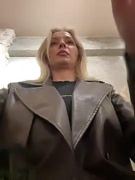 Diamond Bunny  online show from April 17, 4:54 pm