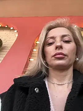 Diamond Bunny  online show from March 6, 10:43 am