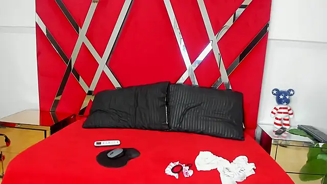 Milanxht online show from November 9, 8:24 pm