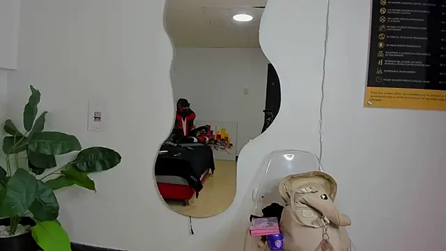 Milanxht online show from October 30, 7:00 pm