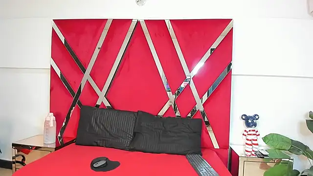 Milanxht online show from November 3, 8:34 pm