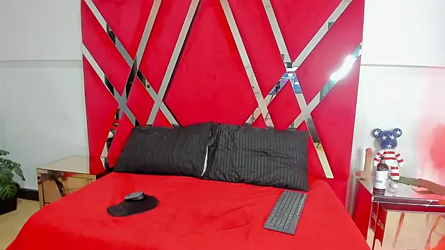 Milanxht online show from November 13, 8:46 pm