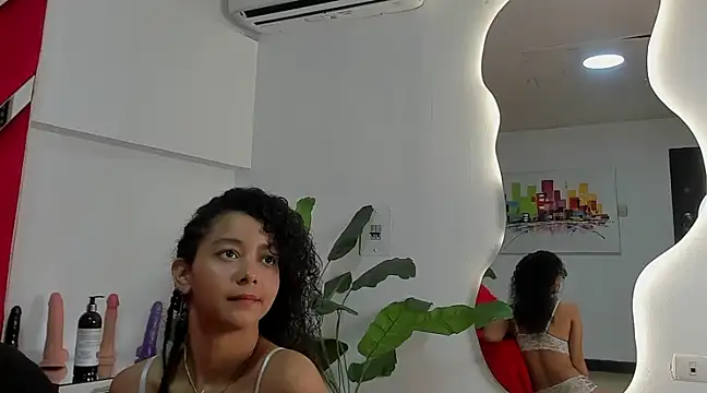 Snapshot of Milanxht chatting on March 3, 8:43 pm Milanxht online show from March 3, 8:43 pm