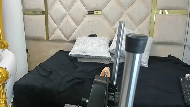 Criistaal  online show from March 5, 4:13 am