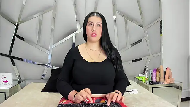 Criistaal  online show from February 3, 6:33 am