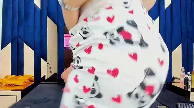 Criistaal  online show from January 19, 4:12 am