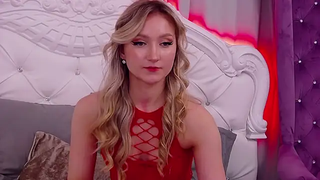 Snapshot of MiaNixan chatting on March 4, 8:24 am MiaNixan online show from March 4, 8:24 am